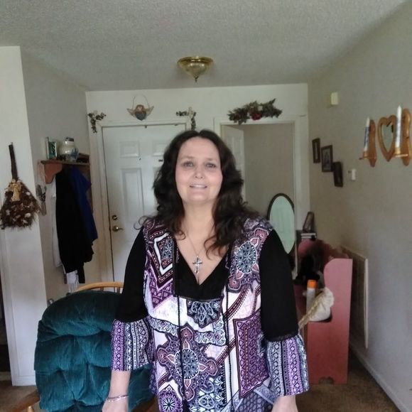 Meet your Posher, Jennifer - Picture 1 of 1